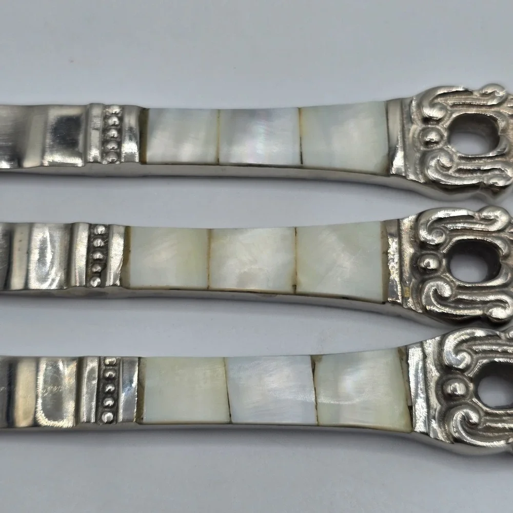 Bombay Baroque Pate Appetizer Set 3 Knives Mother of Pearl Shell Habdles